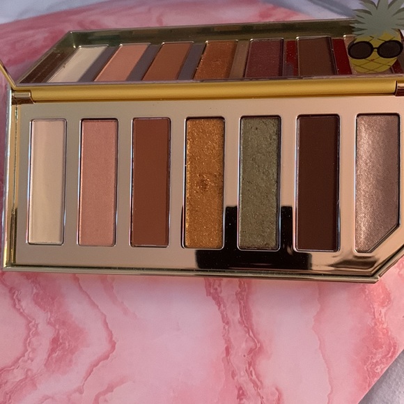 Too faced sparkling pineapple eye shadow palette - Picture 3 of 3
